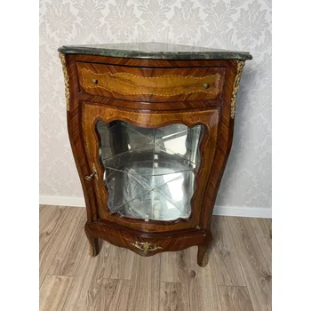 Knihovna Starožitná rohová vitrína s prosklenými dvířky