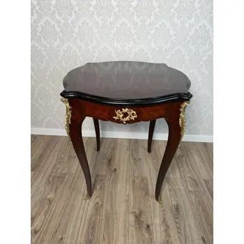 Konferenční stolek Starožitný elegantní stolek s tvarovanou deskou, cena za ks