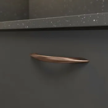 Nábytkové kování Interex Úchytka KINGSTON / Měď tmavá 96 mm