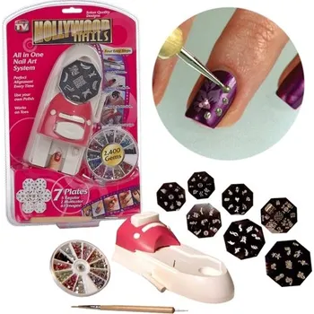 Domácí nehtové studio Hollywood Nails