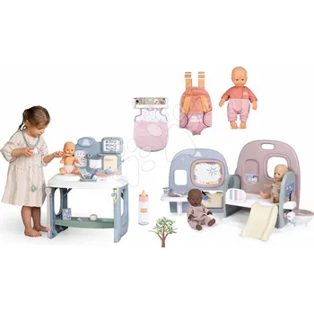 Set panenka v dupačkách v dětském koutku u lékaře s domečkem Doll Baby Nurse Smoby s pečovatelským centrem a domeček s klokankou a láhev se spacím pytlem