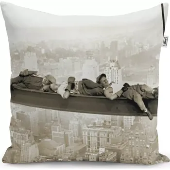 Polštář Sablio Polštář Ležící zedníci na traverze - 40x40 cm