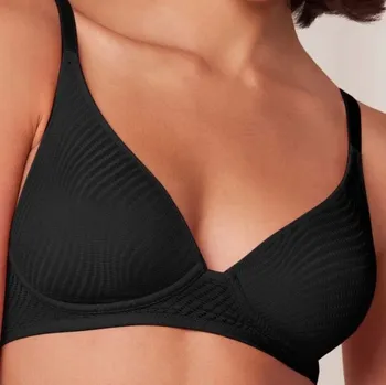 Podprsenka Triumph modelovací podprsenka černá velikost 85D