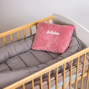 Dekorativní polštářek Tulimese Polštářek s výšivkou malinový