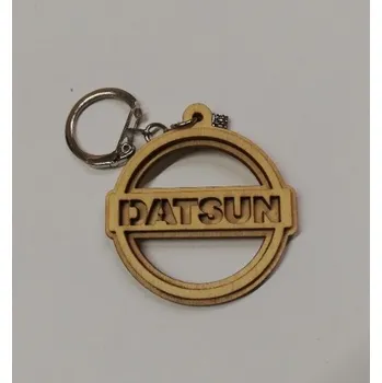 Přívěsek na klíče - výřez z překližky přírodní - symbol Datsun