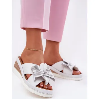 Dámské žabky Kožené Dámské Klapky Na Platformě S Ozdobným Květem Artiker Bílá-Stříbrná 54C0538 38