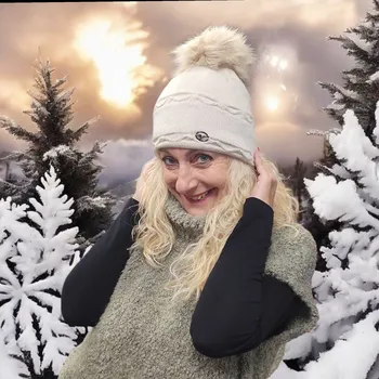 Čepice Zimní čepice s bambulí Barva: Béžová, Size system: One size