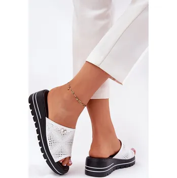 Dámské žabky Dámské kožené pantofle na klínu Vinceza 41477 bílé 40