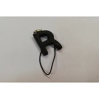 Přívěsek Fimo přívěsek na mobil - písmeno "R" černý