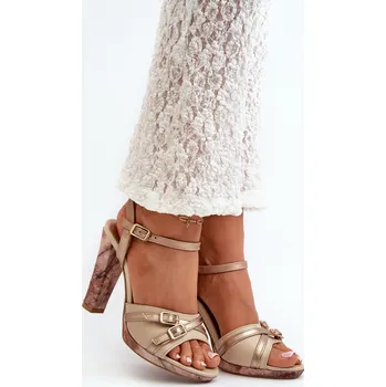 Dámské sandále Dámské kožené sandály na podpatku Maciejka 06564-22 béžovo-zlaté 41