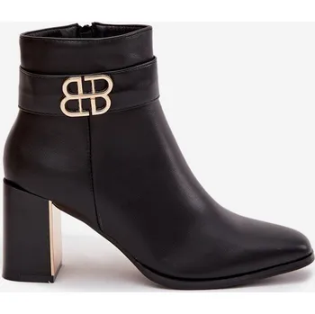 Dámská zimní obuv Dámské kotníkové boty na podpatku s páskem a zlatým detailem Galinne – černé Velikost: 36