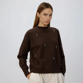 Dámský svetr Reserved - Svetr s ozdobnými aplikacemi - tmavě hnědá - 270HI-89X - 270HI-89X-L