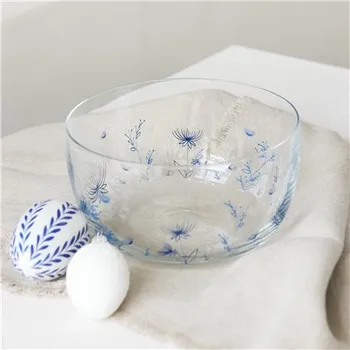Skleněná mísa s dekorem modrých rostlinek