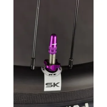 2x Čepička / matička fialová