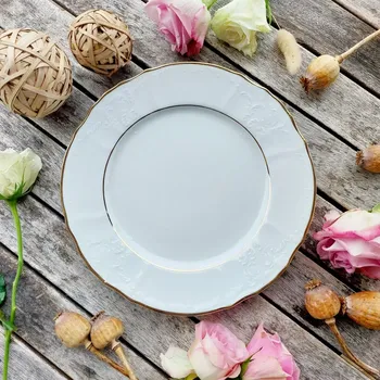 Talíř BERNADOTTE talíř mělký 25 cm, zlaté linky, Thun 1794 (Porcelánový talíř 2. jakost)