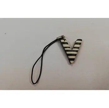 Přívěsek Fimo přívěsek na mobil - písmeno "V" černobílý