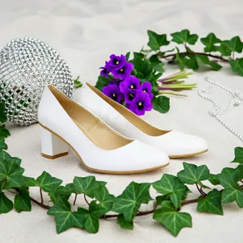 Dámské lodičky Saténové lodičky na širokém podpatku - bílé Velikost obuvi: 34