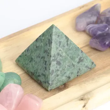 Pyramida serpentin - nefrit