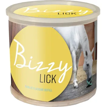 Minerální liz pro koně Bizzy Lick 1kg Česnek - doprava zdarma od 2 000 Kč
