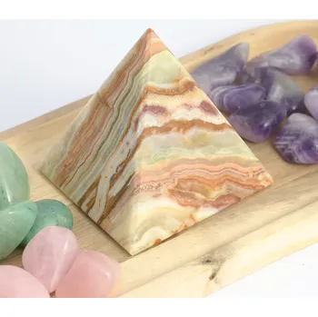 Pyramida ze zeleného onyxu 7,5 cm – klid, obnova a jemná ochrana - A