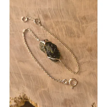 Náramek Stříbrný náramek s vltavínem a granátem P38 0014