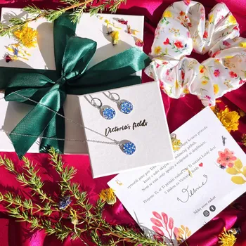 Karnevalový kostým Victoria's fields Vánoční box pro ženu - Šperky z květin a saténová gumička