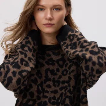 Dámský svetr Reserved - Svetr s leopardím vzorem - vícebarevná - 052GH-MLC - 052GH-MLC-XL