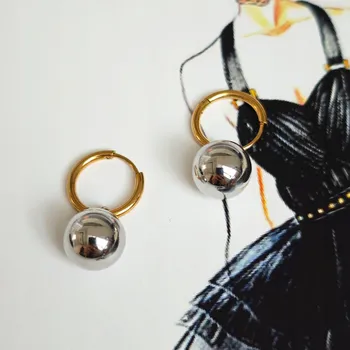 Náušnice Náušnice z chirurgické oceli ve tvaru stříbrné kuličky