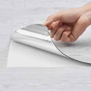 vinylová podlaha Vevor Samolepící vinylová podlaha 390×23.6 inch, 1.5 mm, světle šedý dub