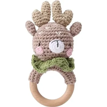 Dětské háčkované chrastítko s dřevěným kroužkem na uchycení, sob, ideální pro rozvoj motoriky a sluchu
