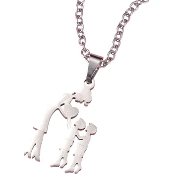 Náhrdelník Řetízek s přívěskem matky a dvou synů Elegantní šperk z nerezové oceli Symbol rodiny Dárek pro maminku Významný rodinný motiv stříbrná