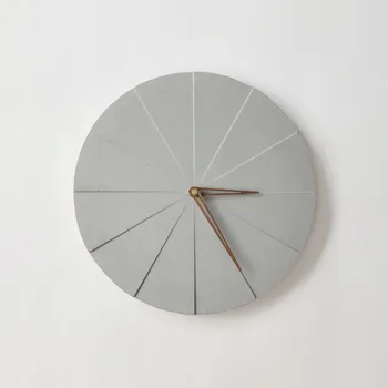 Hodiny ODLITO.CZ Betonové nástěnné hodiny Koláč 28,5 cm – přírodní, hnědé ručičky