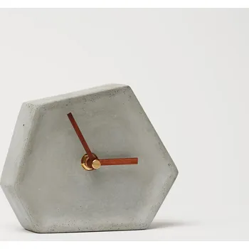 Hodiny ODLITO.CZ Stolní betonové hodiny Kráter 13,5 cm – přírodní, hnědé ručičky