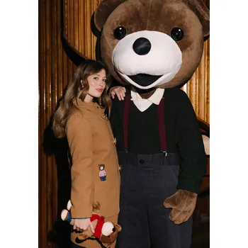 Dámská casual bunda Tatuum DÁMSKÁ BUNDA SE ZAPÍNÁNÍM NA KNOFLÍKY-OLIVY A MOTIVEM MEDVÍDKA UŠÁČKA — SAMANTA