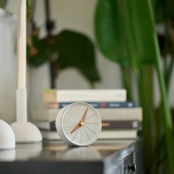 Hodiny ODLITO.CZ Stolní betonové hodiny Koláč 10,5 cm – přírodní, černé ručičky