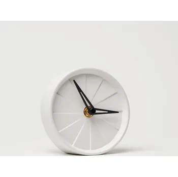Hodiny ODLITO.CZ Stolní betonové hodiny Koláč 10,5 cm – bílá, černé ručičky