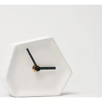 Hodiny ODLITO.CZ Stolní betonové hodiny Kráter 13,5 cm – bílá, černé ručičky