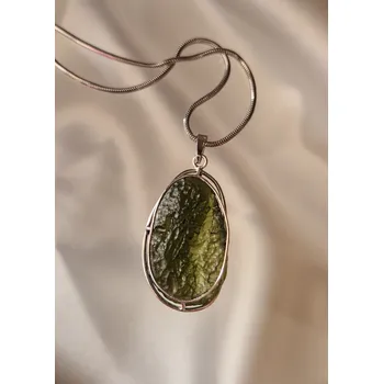 Přívěsek Vltavín Moldavite Oboustranný stříbrný přívěsek s neopracovaným vltavínem P37 0002