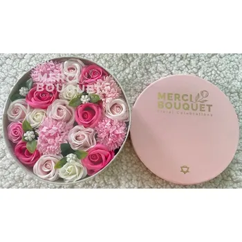 Merci Dárkový Box Růžový z Mýdlových Květin (Luxusní dárkový Box plný mýdlových květin v růžovém provedení který snoubí krásu květin, ale také funkčnost protože květy lze rozpustit ve vodní lázni a dopřít si tak relax a odpočinek s květinovou vůní a)