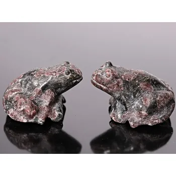 Drahý kámen Magieprirody.cz Žába Granát 37x32x25 mm z přírodního kamene #ZM138