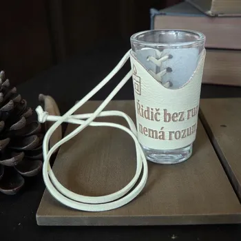 Sklenice Skleněný panák s koženým obalem – Řidič bez rumu, nemá rozumu