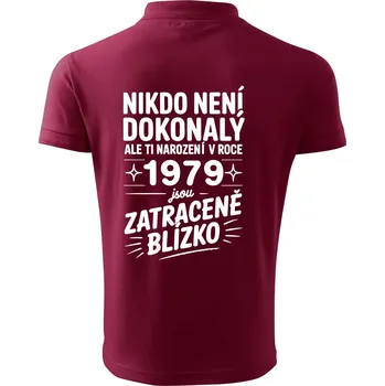 Pánská košile Nikdo není dokonalý ale ti narození v roce 1979 jsou zatraceně blízko - Polokošile pánská Pique Polo 203 - 4XL ( Garnet )