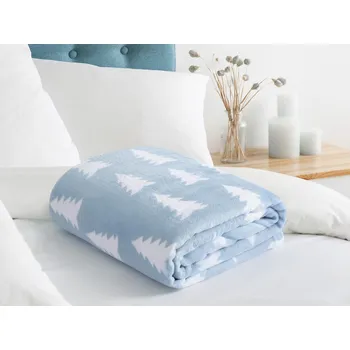 deka Vánoční deka Mikroflanel – bílý stromek na světle modré – 150×200 cm