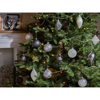 Bytová dekorace Sada 35 vánočních ozdob šedé skleněné závěsné koule tradiční vánoční stromeček Beliani