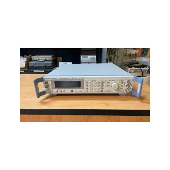 generátor funkcí Rohde & Schwarz SMR27, mikrovlnný signální generátor 10 MHz -...