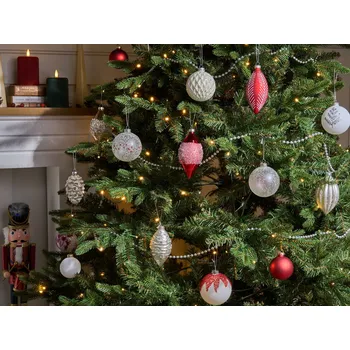 Vánoční dekorace Sada 50 vánočních ozdob červená a bílá skleněné závěsné dekorace tradiční vánoční koule sváteční stromeček Beliani