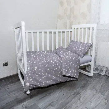 Povlečení Sablio Mikroplyšové dětské povlečení do postýlky Bílé flíčky na fialové - 100x135 / 40x60