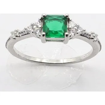 Prsten Stříbrný prsten s kamenem