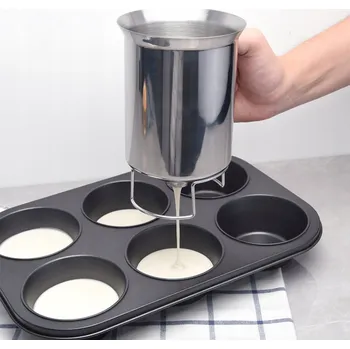 Obraz DOZOWNIK TRYCHTÝŘ DO CIASTA ZE STALI PRO PEČENÍ MUFFINŮ