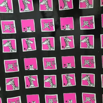 Obraz Balicí papír s růžovou zebrou na dárky 57cm x 20m 20m247